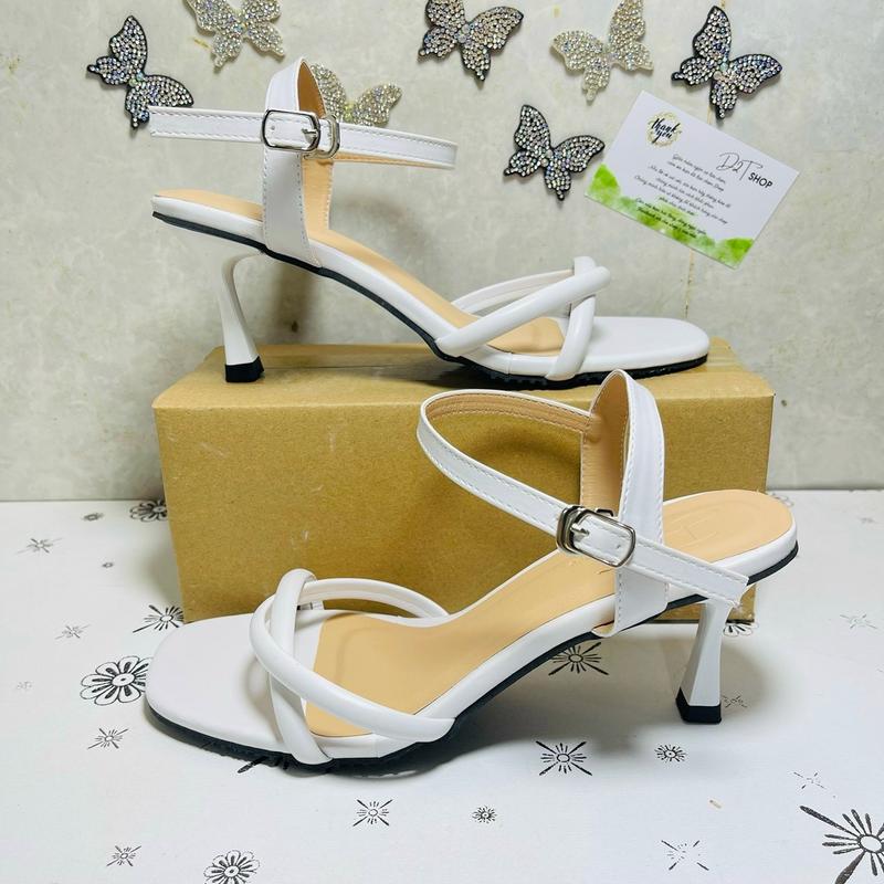Product Introduction of Giày Cao Gót Nữ  7 Phân Đ2T ms51 Bigsize 35~45 Sandanl Quai Mảnh Thời Trang Chất Liệu Da Mềm Mix Gót Nhọn 7cm Shoes 3