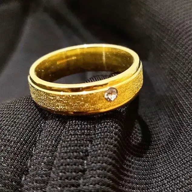 Cincin Titanium Wanita Dan Pria Motif Pasir Mata Satu Gold Untuk Tunangan Dan Kado Ulang Tahun Jewellery Ring cincin ikat pasangan cincin mata 3