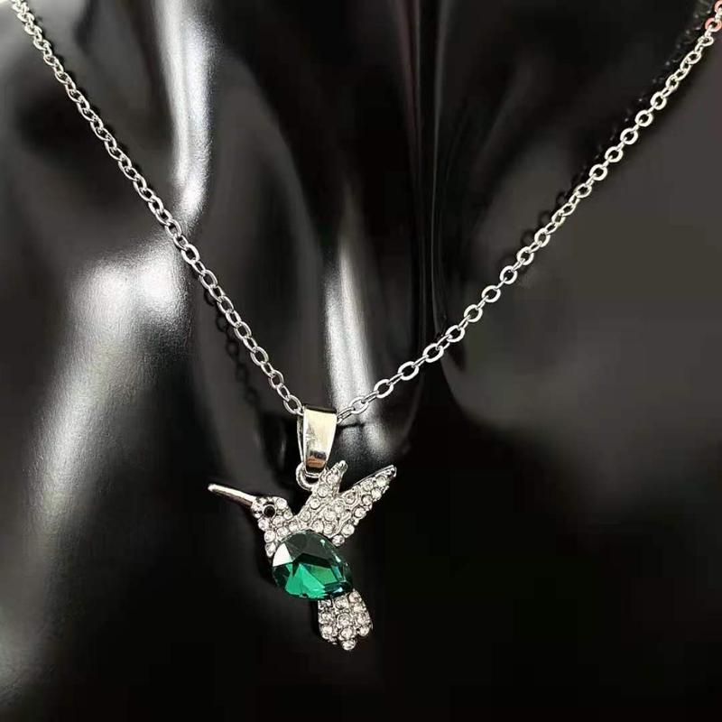 Product Introduction of Bird Wings Necklace Women's Personalized Diamond Emerald Hummingbird Pendant Clavicle Chain Necklace 11