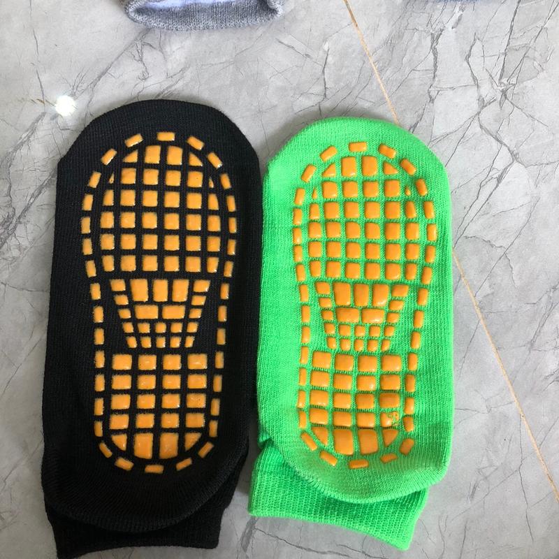 Vớ Cao Su Silicone,Tất Chống Trượt , Khu Vui Chơi Cho Bé Người Lớn Từ 1-20 Tuổi Đủ size Màu Sắc 9