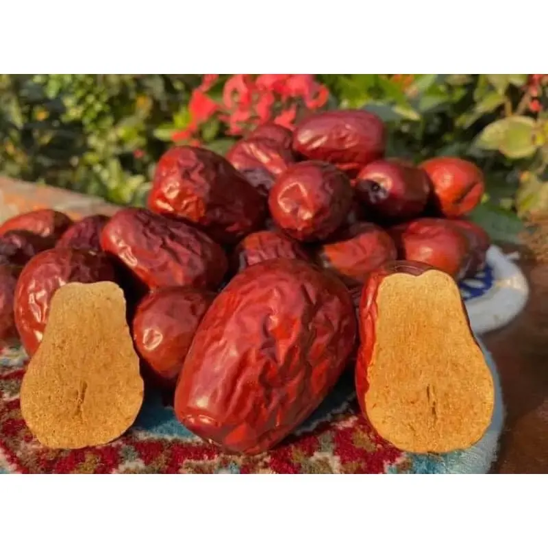 Táo đỏ hoà điền tân cương sz 8-9 quả /1lạng ( to bằng quả trứng gà)