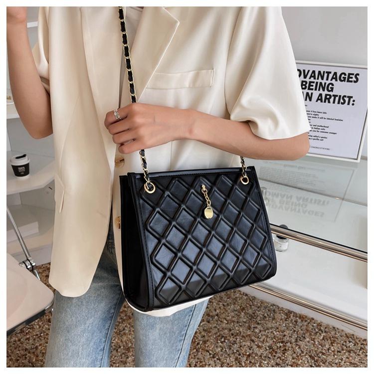 Product Introduction of Túi Kẹp Nách Đeo Vai Thời Trang Mới Mùa Hè, Thêu Kim Cương, Dây Thừng, Túi Xách, Túi Tote Dây Xích Hợp Xu hướng Dành Cho Nữ, 2024 11