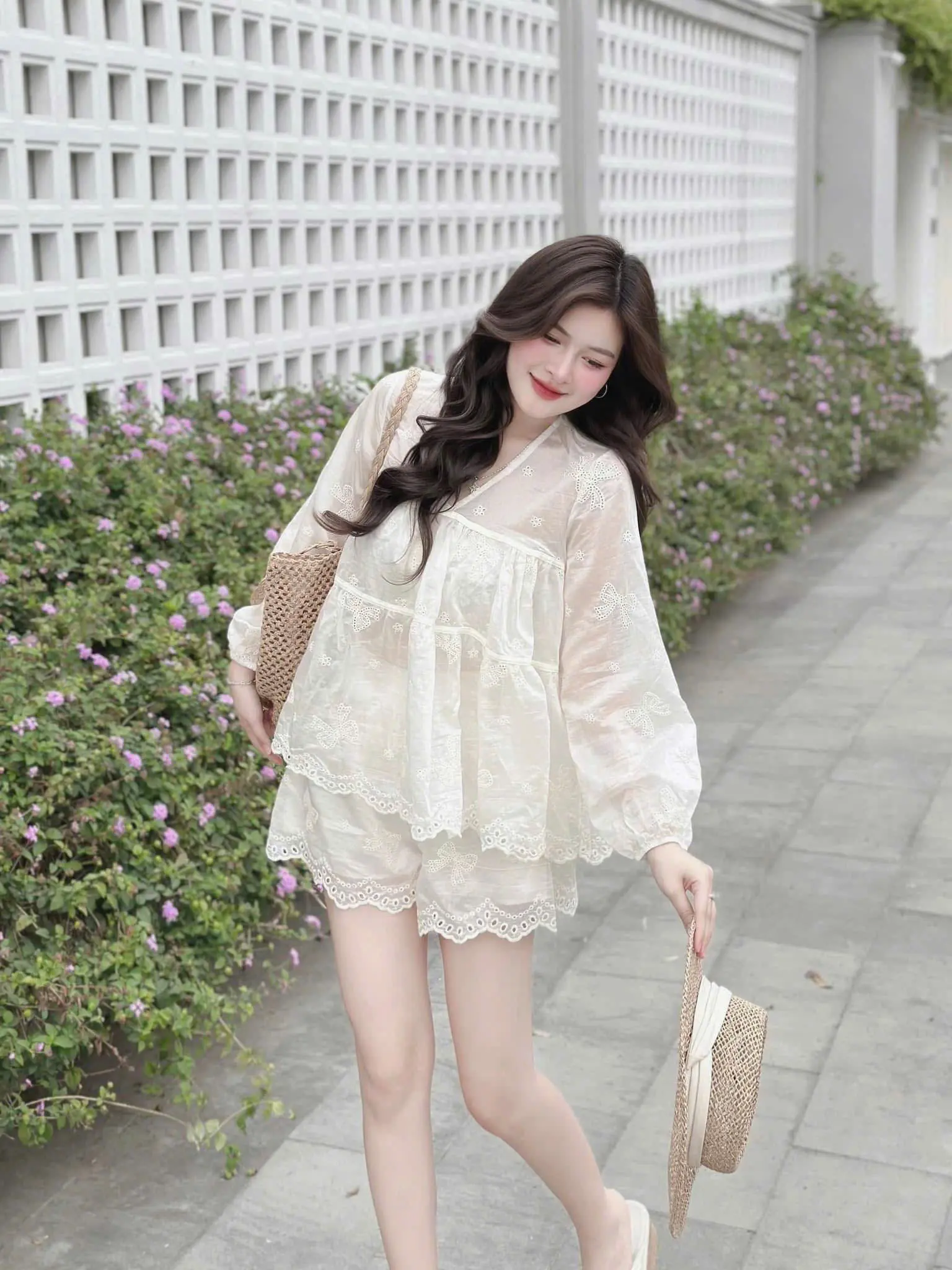 Set Áo BaByDoll Hoa Ren Nổi Tay Dài Kết Hợp Quần Short Ngắn Dễ Thương