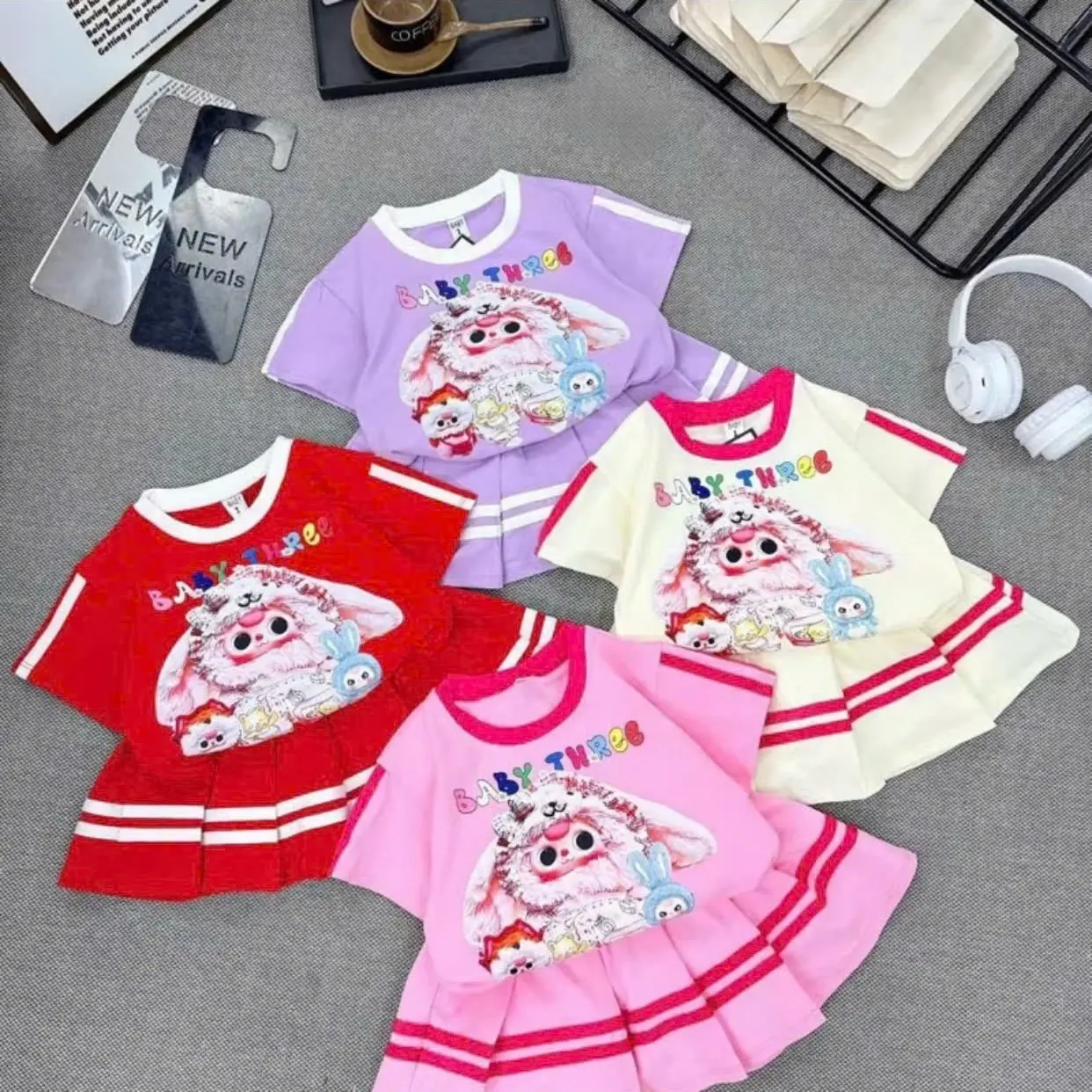 set váy ngắn  mùa hè chất cotton tici nhẹ, thoáng mát in hình baby three dễ thương cho bé gái, có 4 màu cho các mẹ lựa chọn sz 9-35kg