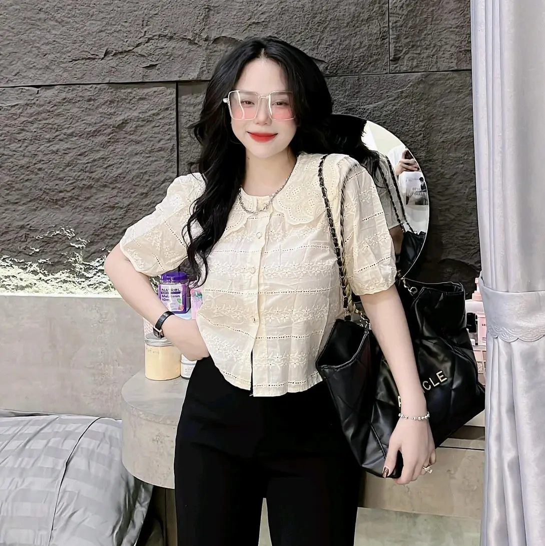 Áo thô boil cổ sen thiêu hoa đính nút dáng lửng croptop tay phồng siêu xinh Nữ Sơ Mi Dáng Ngắn Women