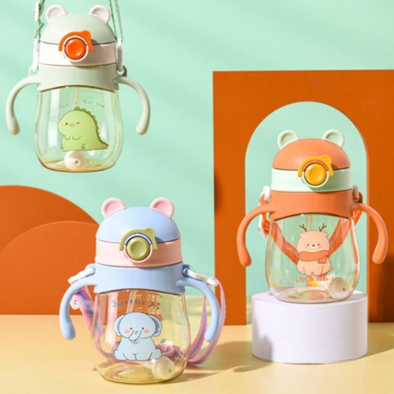 Bình uống nước cho bé dung tích 300ml có tay cầm kèm quai đeo, chống đổ, chống tràn Voi Kem 1
