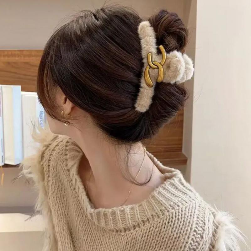 Product Introduction of Autumn and Winter Plush Grip Oversized Barrettes Temperament Back Head Ponytail and Updo Shark Clip Barrettes Winter Furry 5