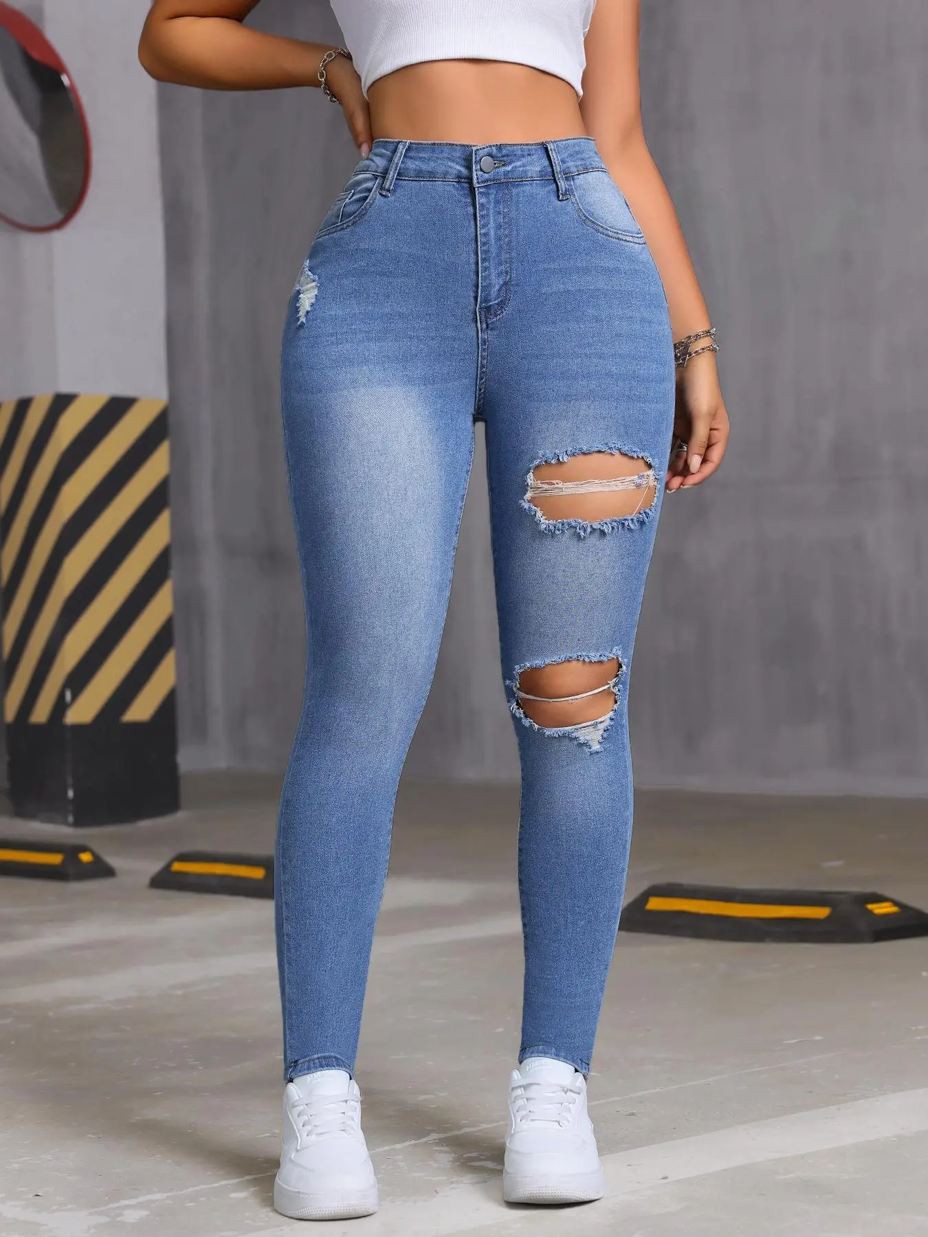 Women's Plain Ripped Straight Leg Jeans, Casual Fashion Denim Pants for Daily Wear, Ladies Bottoms for Summer