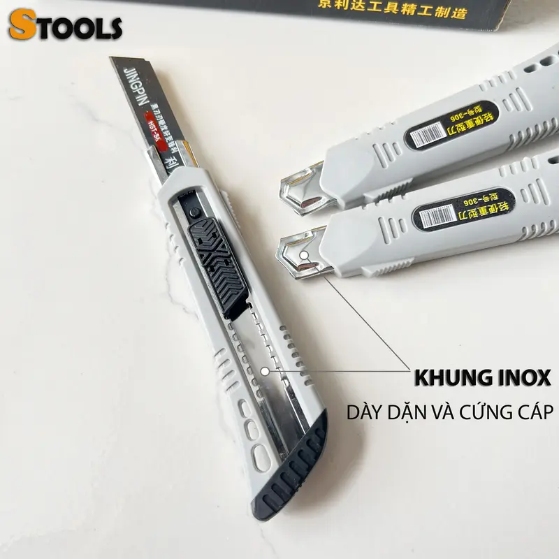 Dao dọc giấy 306 lưỡi thép SK-5 đen siêu sắc bén, khung inox dày dặn cứng cáp chống gỉ, chịu lực tốt, cắt giấy, băngdính 3