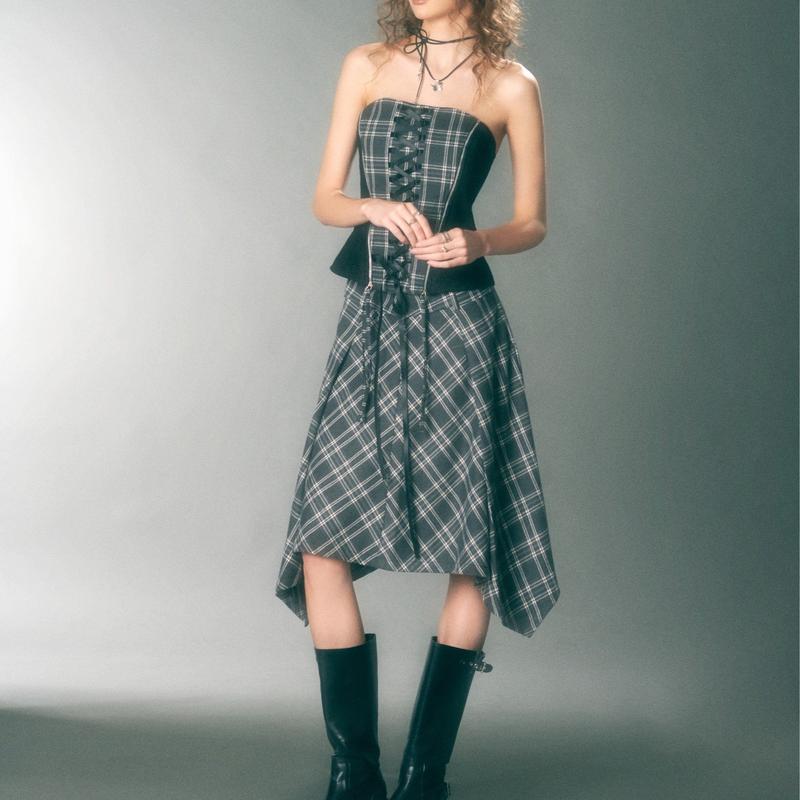 Chân váy dáng lửng tà bất đối xứng INTO.EIGHT thiết kế (CLOVER SKIRT) 1