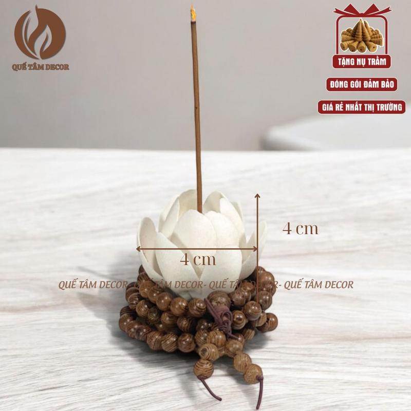 Đế hao seᵰ cắm nhang bằng sứ màu trắng có vòng hạt, dùng để làm đế đốt nhang trầm hoặc nụ trầm trang trí bàn thờ . 2