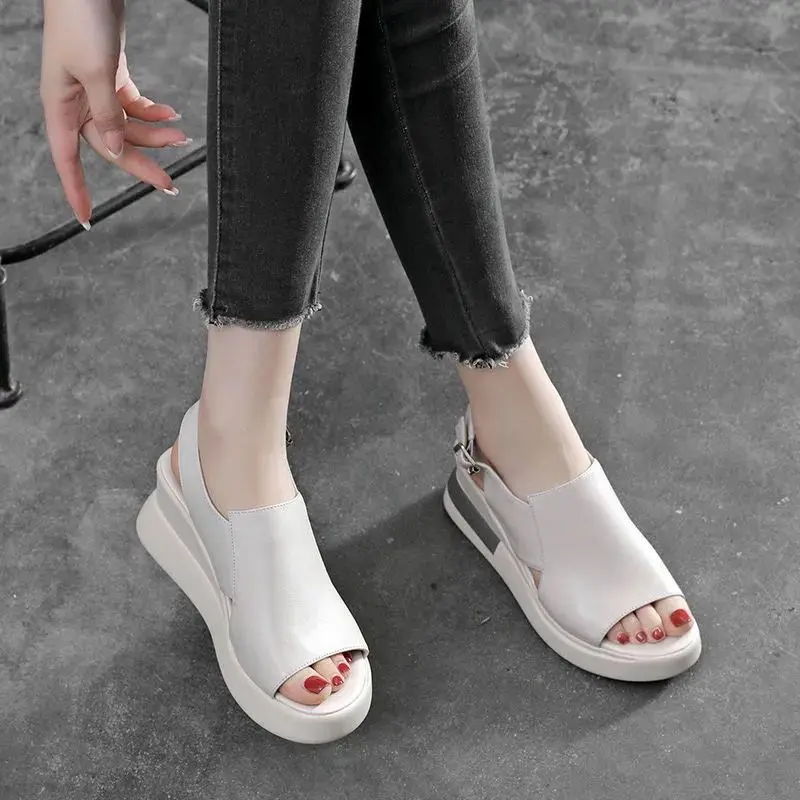 Dép Cao Gót, Da Thật Mềm Mùa Hè, Gót Chunky Cho Nữ, Hàng Mới Về 2024, Đế Dày, Đế Mềm, Mũi Cá, Có Khóa, Dép Lê 3