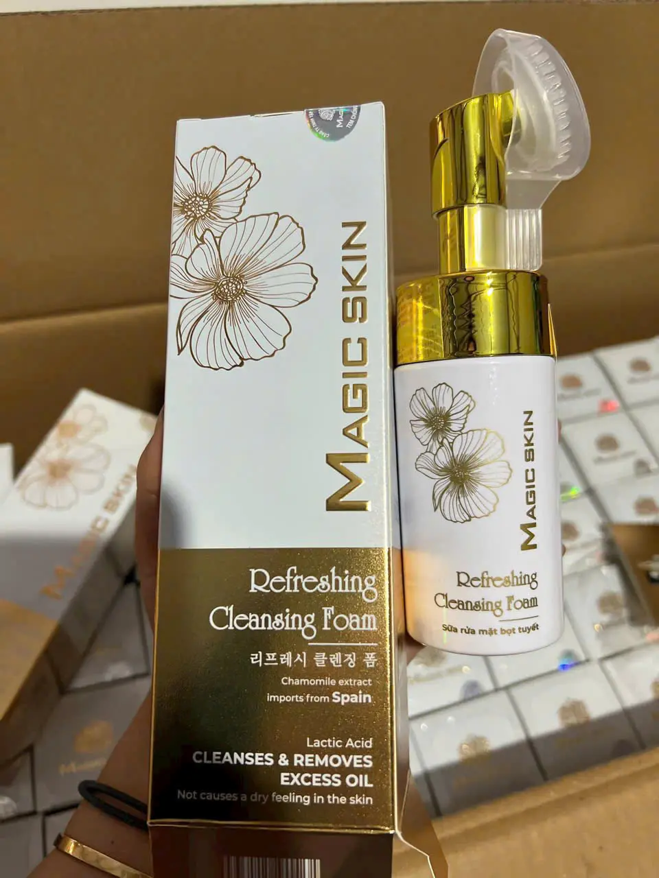 Sữa rửa mặt tạo bọt dành cho da khô magic skin(size 150ml)