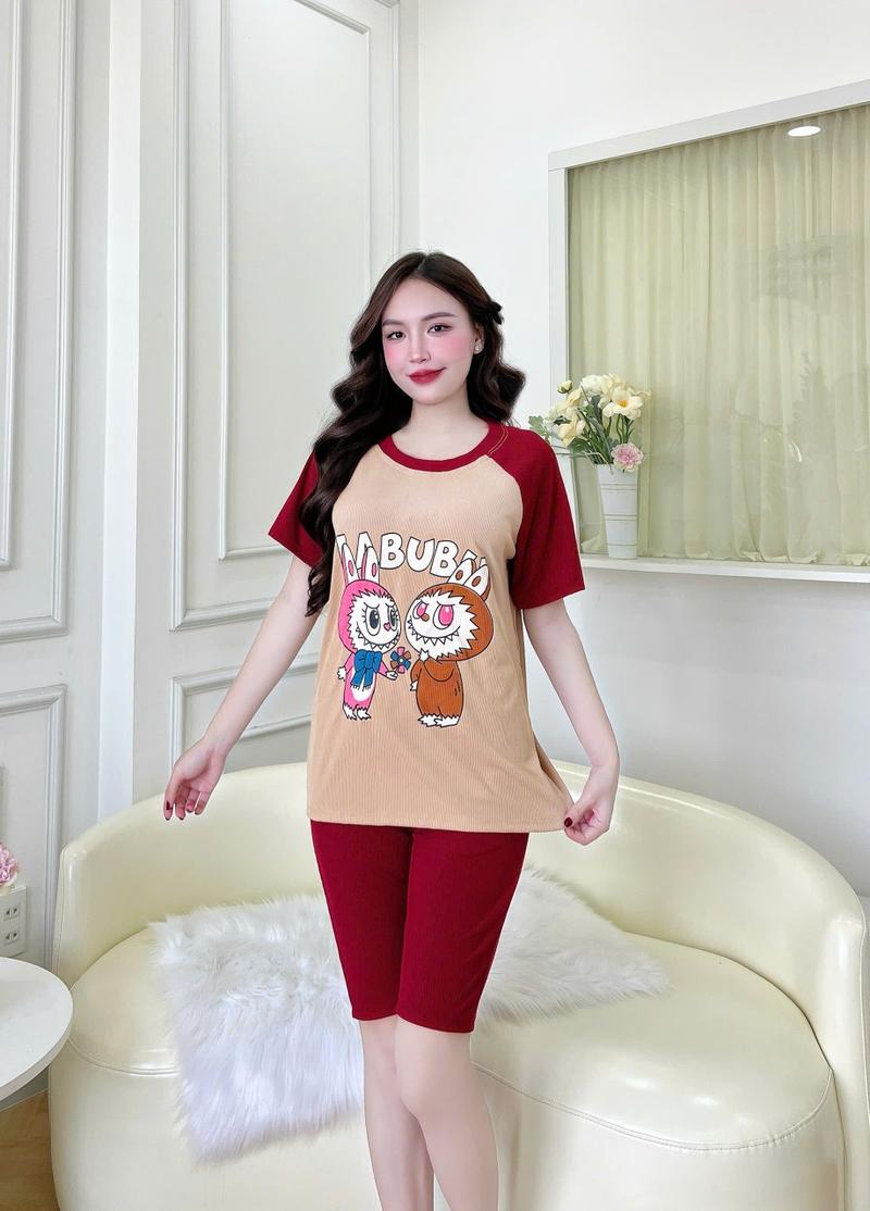 Product Introduction of Bộ đồ lửng tăm hàn phối lubabu dễ thương,chất thun tăm hàn mềm mại,thoáng mát,co giãn bốn chiều tăng độ thỏa mái khi mặc,quần có túi sâu rất tiện lợi. Thời Trang Tuyết Nhi. Nữ Women Áo Quần Ngủ Top Voi 29