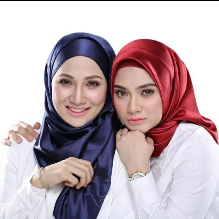 Hijab Satin segi empat velvet / jilbab satin glowing