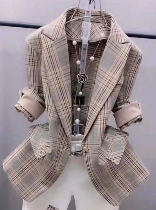 Product Introduction of Áo Khoác Vest Nữ, Họa Tiết Kẻ Sọc Mỏng, Dáng Ôm, Thanh Lịch, Phong Cách Anh Quốc, Dễ Phối Đồ Thích Hợp Cho Mùa Xuân Và Mùa Thu, Thời Trang, Xuân Hè 2024 11