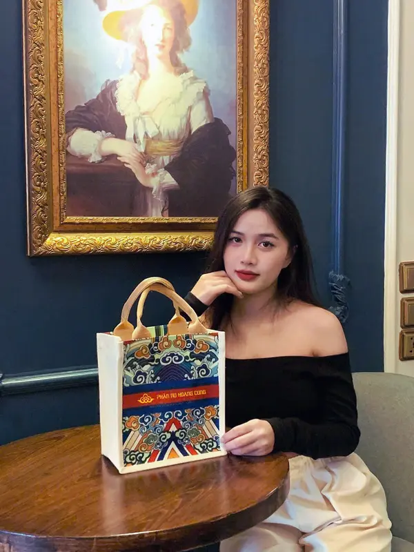 Túi Vải Đay Phấn Nụ Hoàng Cung Vintage Mang Phong Cách Cổ Điển Và Hiện Đại, Hoa Văn Độc Đáo và Lưu Giữ Nét Đẹp Văn Hoá VIệt Nam Bag Kem 2
