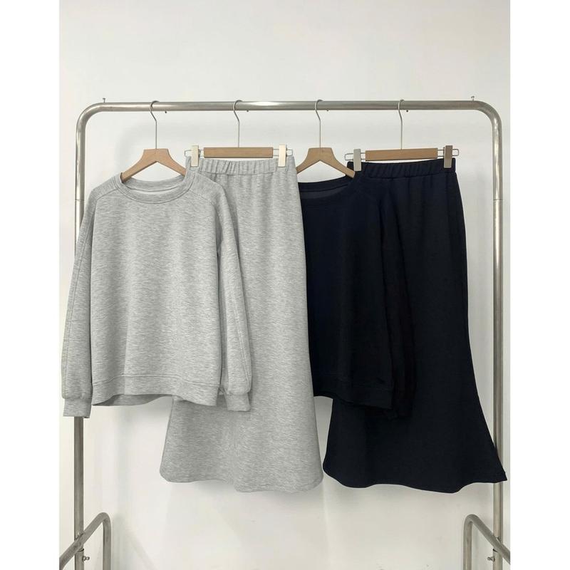 Set Nỉ Cổ Tròn Tay Bo Kèm Chân Váy Đuôi Cá Dáng Dài From Rộng Chidori Chất Liệu Nỉ Ép hàn