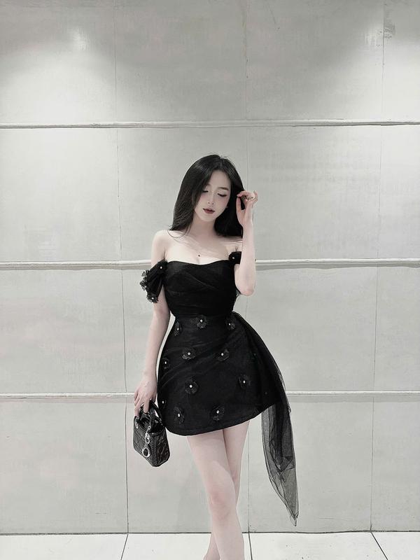  Váy Thiết Kế - Váy Tafta Trễ Vai Phối Lưới Đính Hoa Đá Vạt Hông 