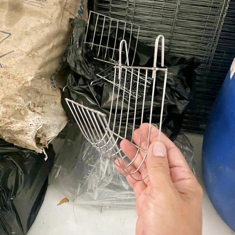 Móc Kẹp Chuối Bẻ Sẵn Cho Gà Lông Và Tre 1