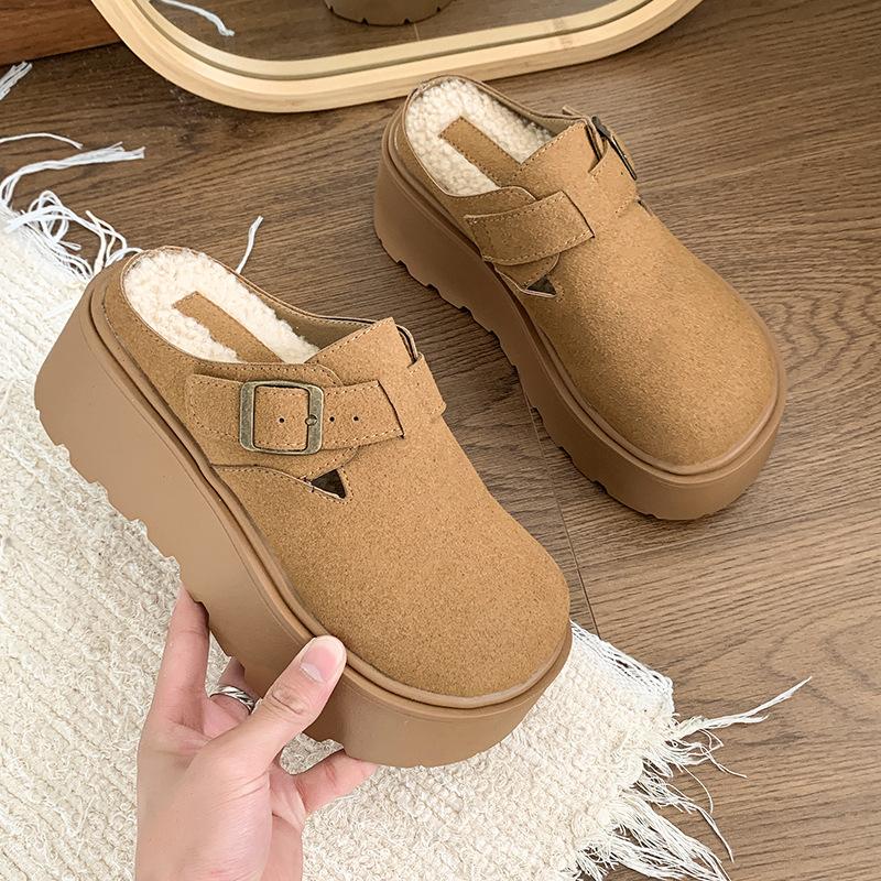 Giày sục nữ lót nỉ lông cừu da lộn quai khoá cài đế dộn 7cm mẫu mới 2024 - Shoes