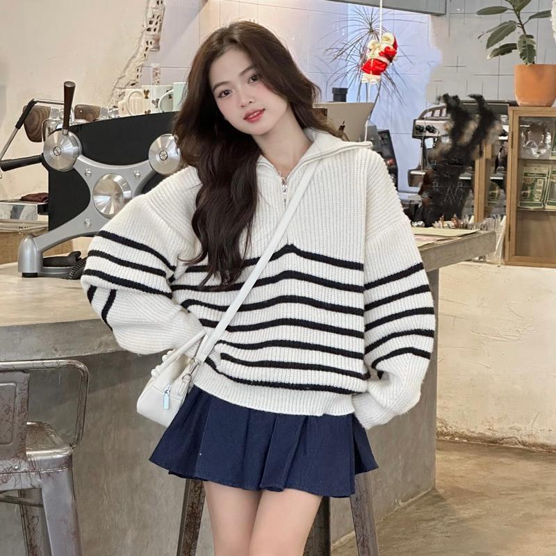 Áo len kẻ khoá kéo chui đầu cổ cao