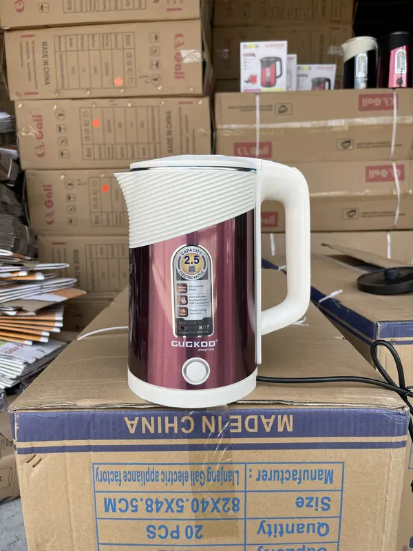 Ấm đun nước siêu tốc Gugkoo ST28  , Dung Tích 2 Lít , Thiết kế 2 lớp chống bỏng , lõi inox 304  , tự động ngắt khi sôi . 7