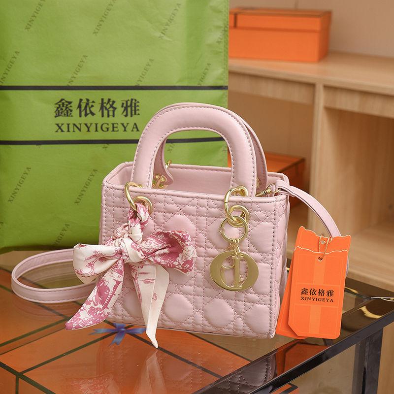 Product Introduction of Túi Diana, Cao Cấp, Thời Trang Nữ, Túi Xách Tay, Hình Thoi, Siêu Hot, Dễ Phối Đồ, Đeo Vai, Đeo Chéo, Túi Vuông Nhỏ 2024 Hàng Mới Về 19