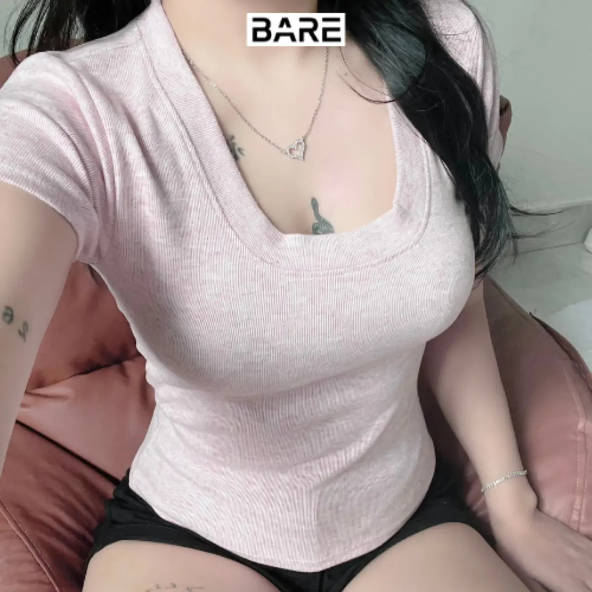 BARE.Y2K_Áo Thun Cổ U Viền To Basic Ôm Gọn Tôn Dáng_A290 Nữ Top Women Jean