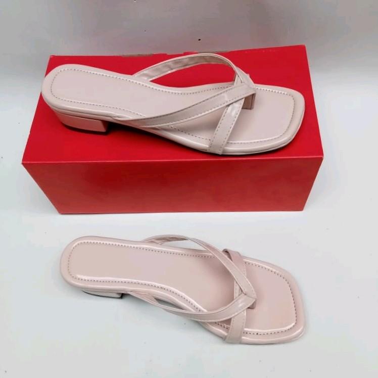 sandal hels wanita hak 3 cm model jepit Hak Datar Hak Setengah (3-5 cm) Santai 6