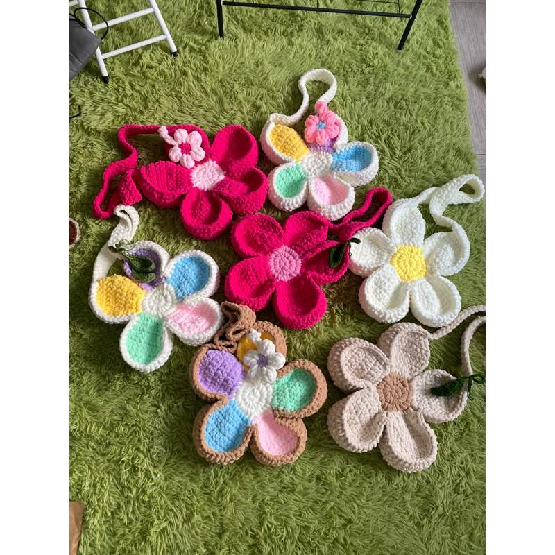 túi len hoa mini 5 cánh (size khoảng 25-28cm) làm bằng len sợi to có nhiều màu, bỏ vừa ₫iện thoại, vật nhỏ. ..