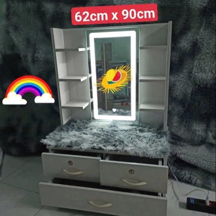 Bàn trang điểm mặt bàn trãi thảm 4