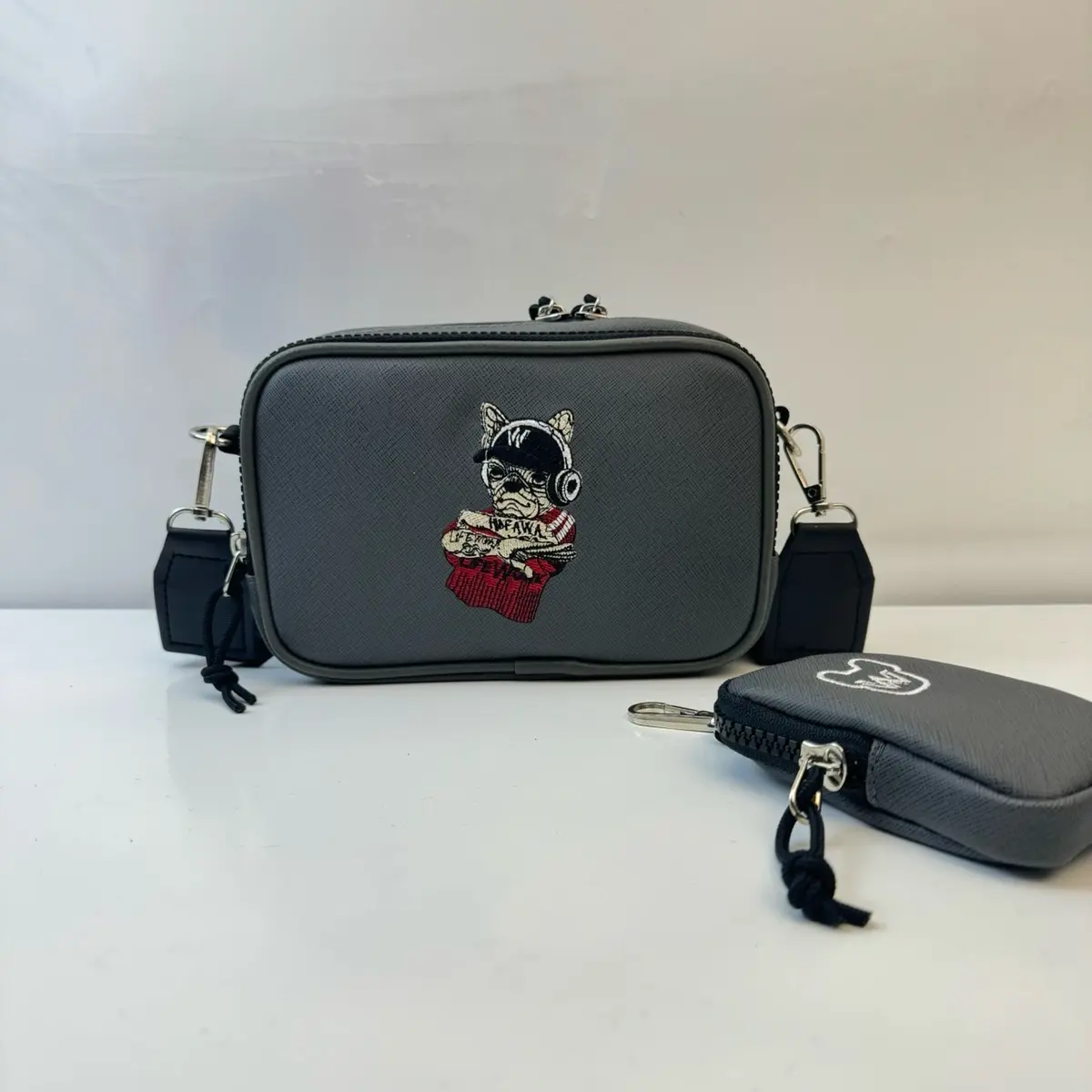 Túi Đeo Chéo LW Chất Liệu Da Si Kháng Nước Logo Thêu 3D Cá Tính Kèm Túi Nhỏ Tiện Lợi Size 18Cm Kem Bag