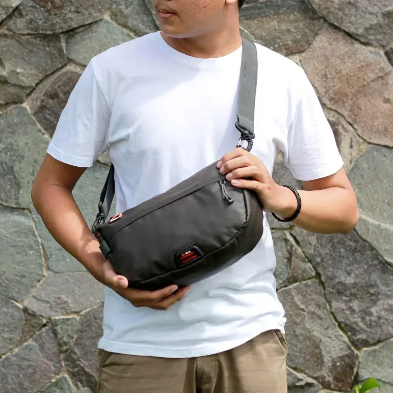 Tas Sling Bag Cowok Tas Selempang Pria Keren Polos Hitam