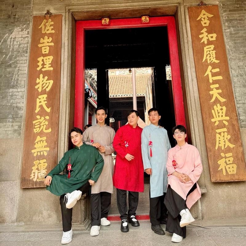 Áo Dài Nam Cách Tân, Áo Dài Tết Gắn Kèm "Lộc Bình An", Họa Tiết Dập Nổi Lên Áo "Đâm Chồi Nảy Lộc"   Mr Smile 99 Shop AD03 Menswear