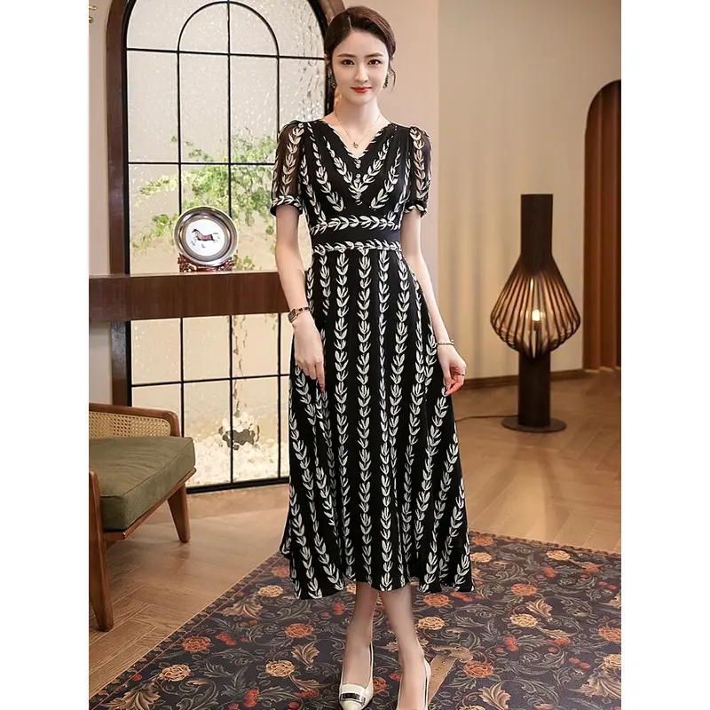 FADFAD 【ready stock】Gaun lengan pendek bergaris hitam pembentuk tubuh Rok panjang kelas atas 0