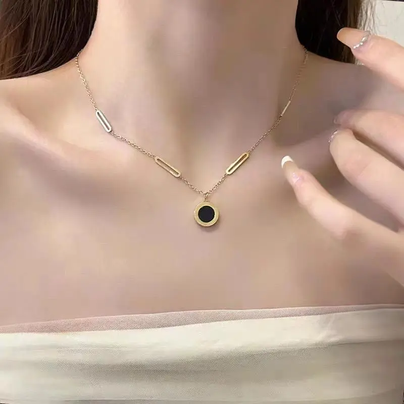 Kalung Titanium Aksesoris Wanita Liontin  Bulat Hitam/Putih Anti Karat Dan Luntur Emas