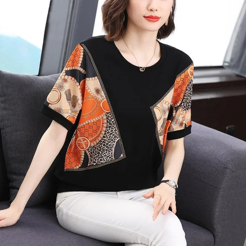 Áo Phông Ngắn Tay Cho Nữ, Hàng Mới Về Mùa Hè, Dáng Rộng Vừa Vặn, Ngoại Cỡ, Phong Cách Phương Tây, Thích Hợp Cho Trang Phục Thường Ngày Dễ Phối Đồ Và Thanh Lịch, Trông Trẻ Trung, Quần Áo Hàng Đầu Cho Phụ Nữ
