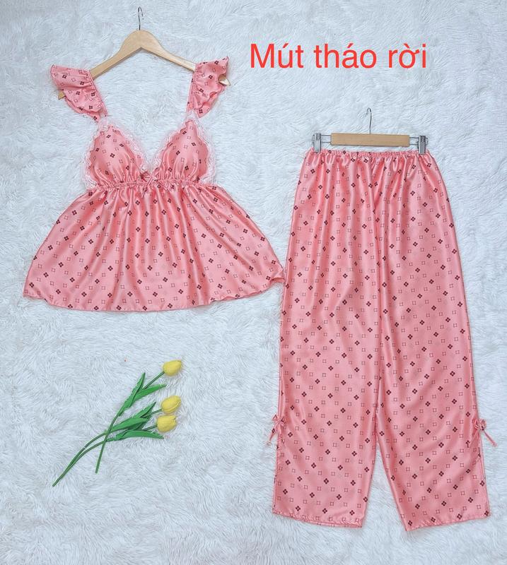 65Kg - 90Kg Bộ Đồ Ngủ Bigsize Cho Nữ Vải Lụa Hàn Họa Tiết Áo 2 Dây Cánh Tiên Có Mút Tháo Rời Phối Ren Quần Dài Ống Rộng Mặc 4 Mùa Có Màu Nâu