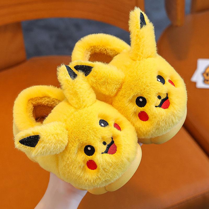 Dép Bông Trẻ Em HK Thiết Kế Pikachu Thích Hợp Cho Mùa Thu Và Mùa Đông Cho Bé Trai Và Bé Gái Sử Dụng Trong Nhà Phong Cách Hoạt Hình Dễ Thương Giày Bông Lông Cho Bé Gái Sandal