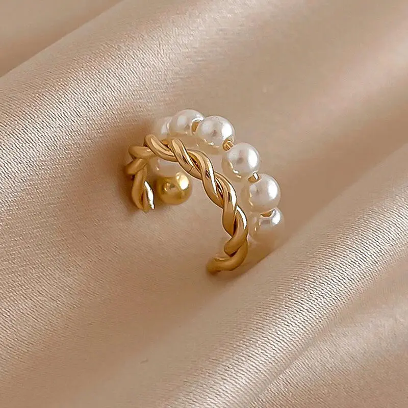 Earhole free double-layer Fried Dough Twists pearl C-d ear clip with real gold plating ins fashionable and simple high-end earrings