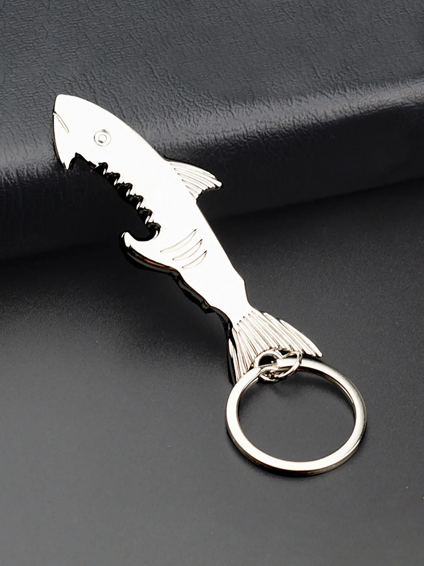 Shark Design Bottle Opener Keychain, Creative Metal Keychain, Fashion Accessories for Men & Women, Trendy All-match & Exquisite Keychain for Birthday Gift