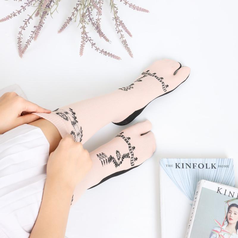 Product Introduction of Lusinan kaus kaki muslimah motif Kiri Kanan panjang L sebetis / kaos kaki jempol / kaos kaki wanita muslimah dewasa / nylon spandek 100% / kaos kaki tawaf umroh Coklat dan banyak warna 24