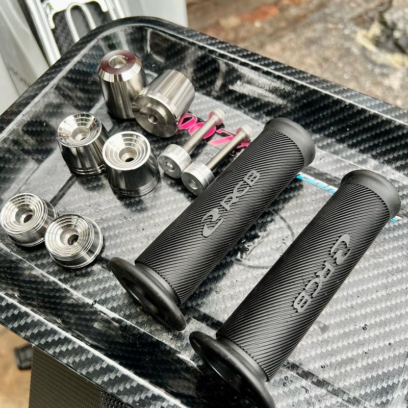 Bao Tay RCB Kèm Gù Inox 304 Nhiều Mẫu Mã Cho Các Dòng Xe Máy ( Riêng ex 155 và sonic ghi chú thêm nhôm lớn ) ocinox Phụ Tùng Phụ Kiện mt09 cục gù fuled lửa exciter vario 150 rcb ex155 gù xemay Cao Su bao  tay 2010 sirius doki eng gùino x304 125