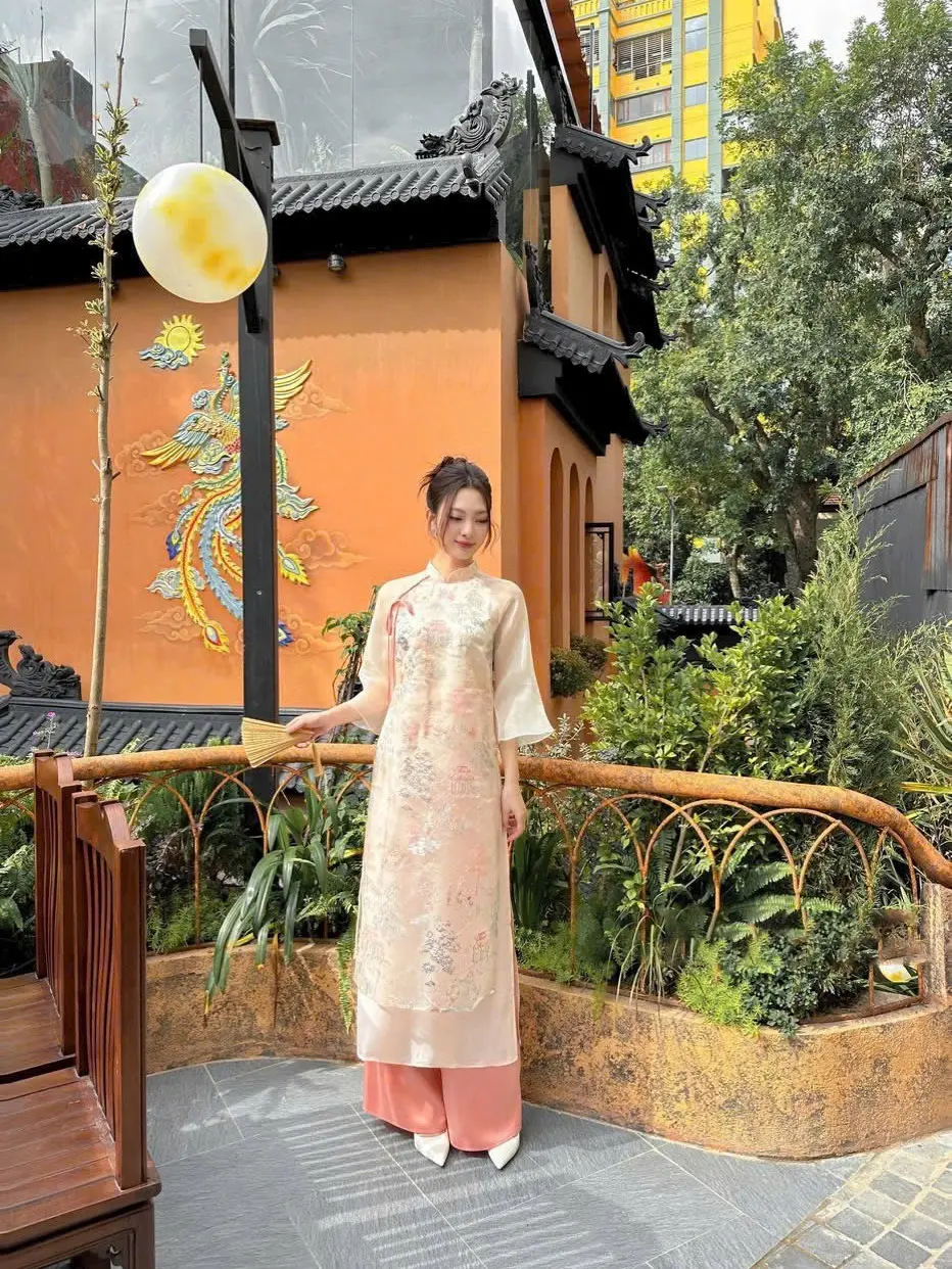 Áo Dài Cách Tân Hạ Uyển Tơ Voan Hình Cổ Cao 4 tà , Quần Lưng Chun