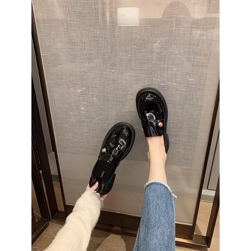 ￼[HÀNG CÓ SẴN] size 40-43 Giày da bóng đế bệt xoắn chéo đính đồng xu BIGSIZE 6