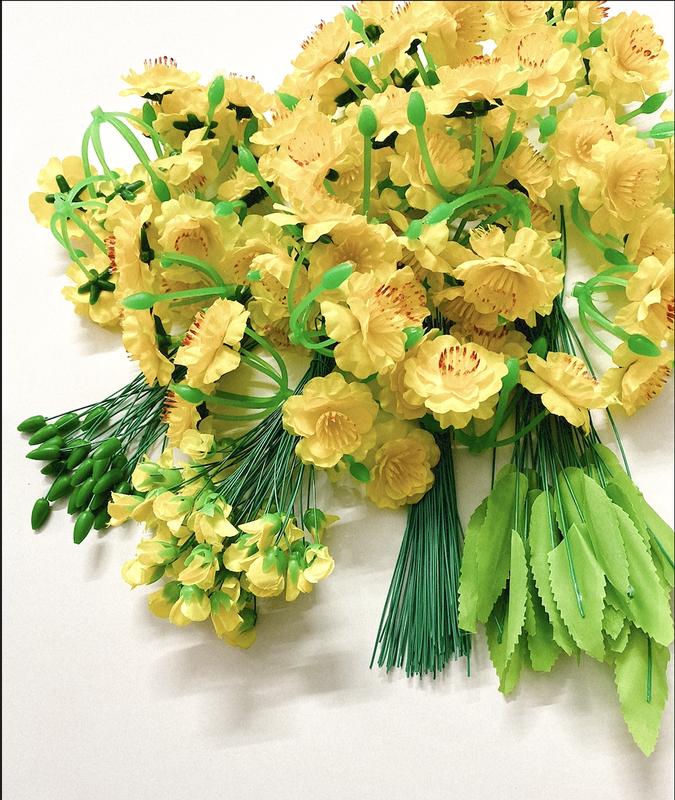 [TẶNG 5 DÂY LIỄN] 1Kg Hỗn hợp Hoa Mai/ Hoa Đào giả bằng vải + kẽ, lá, nụ, búp buộc trang trí cây mai, cây đào tết/nhà cửa Nhiều màu sắc Decor Decor Phòng Decor Bàn Trang Trí Nhà cây  mai