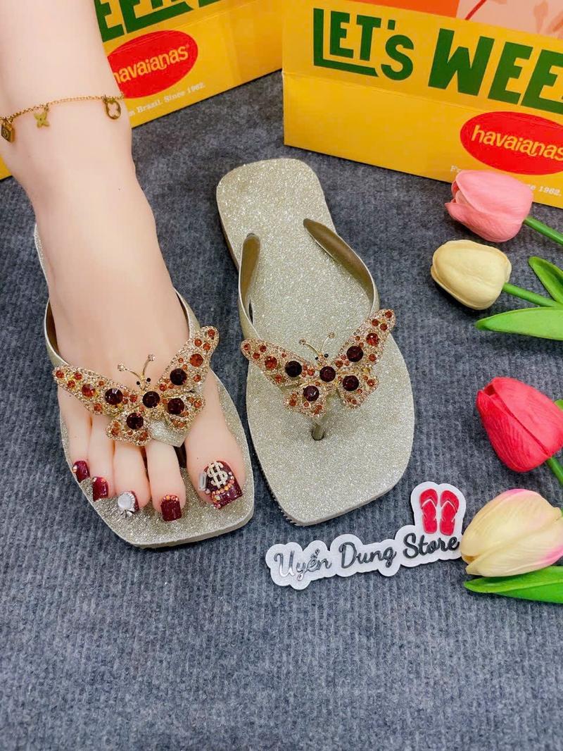 Product Introduction of Dép Nữ Vuông Si Nhũ Vàng Kèm Charm HVN 5