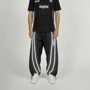 Sogaoul Celana Parasut Baggy Pants Reflektif Trackpants Loose Fit Bahan Parasut Tebal Tahan Lama Cocok untuk Aktivitas Sehari-hari dan Gaya Kasual dengan Detail Stripe Stylish