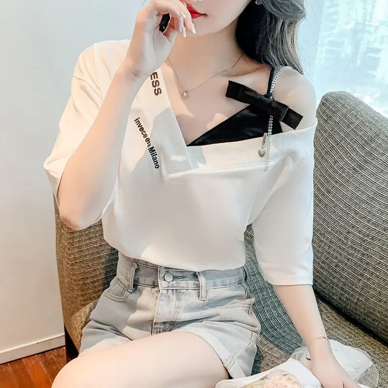 Áo Phông Thường Ngày Dáng Rộng Rãi, Thiết Kế Bất Đối Xứng Một Vai Và Lạnh Vai, ngắn Tay, Dành Cho Nữ, Hàng Mới Về Mùa Hè 2024, Cổ Chữ V Sang Trọng, Thiết Kế Xương Đòn Độc Đáo Áo Sơ Mi ngắn Tay, Phong Cách Trentdy